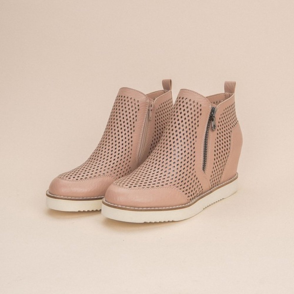 NEW MIIM Blush Nude Perforated Sneaker Wedge Shoes - Picture 3 of 6
